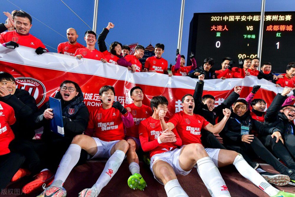 今日发布的海报中，徐峥、王丽坤、王砚辉、段博文、任达华、于和伟六位实力派演员首次齐齐现身